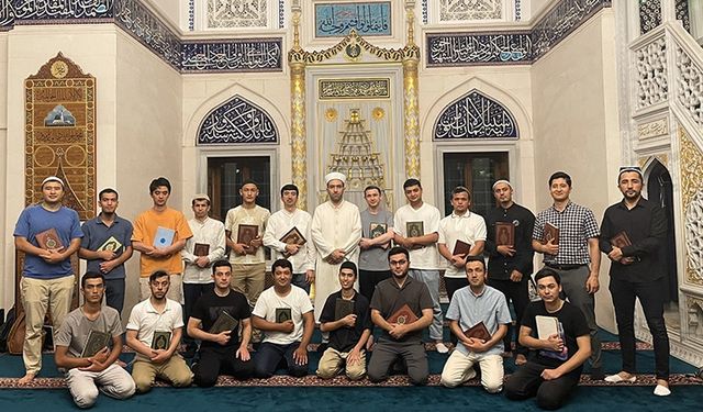 Tokyo Camii’nde 'Hatim ve Belge Programı'