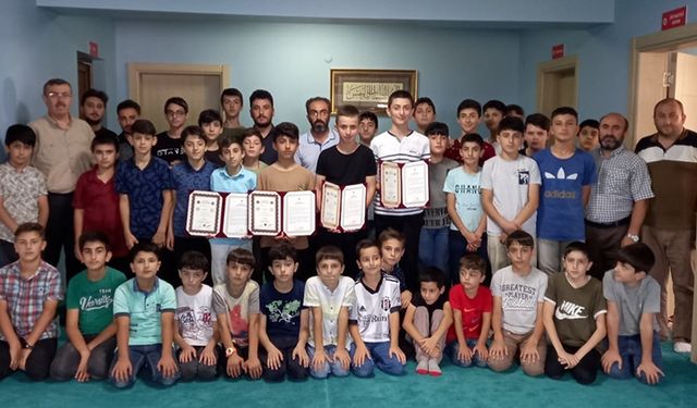  Artvin’de hafızlar belgelerine kavuştu