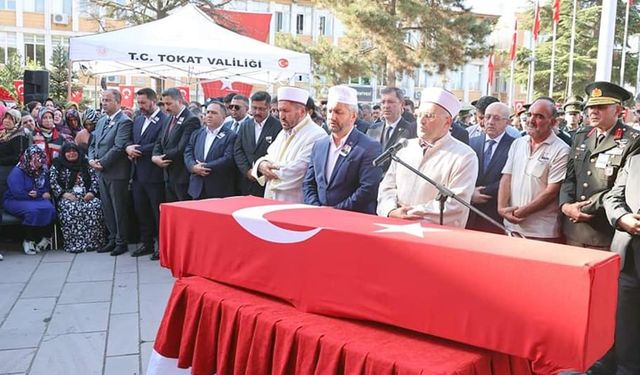 Tokat şehidini dualarla uğurladı