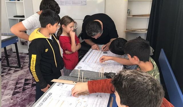 Gökçeada Diyanet Gençlik Merkezinde "Model Uçak Eğitimi"