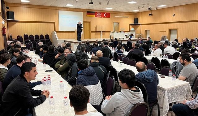 Köln’de Peygamber sevgisi salonlara sığmadı