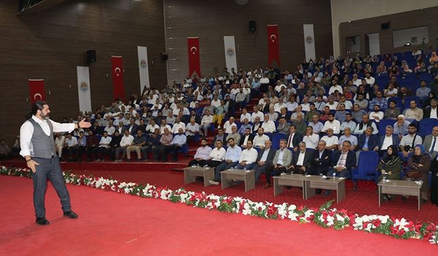 Mersin'de "Uyandırma Servisi" konulu konferans