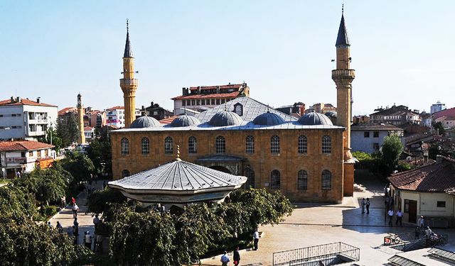 Tarihi Çorum Ulu Camii'nde yenileme çalışmaları başladı