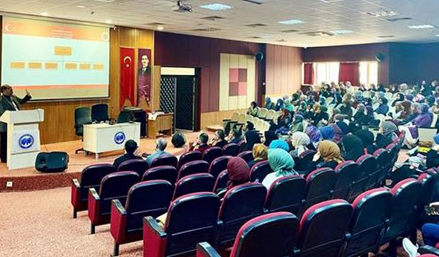 Diyanet hizmetleri üniversitede tanıtıldı