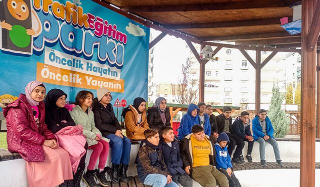 İmam hatipli gençler sahada trafik eğitimi aldı