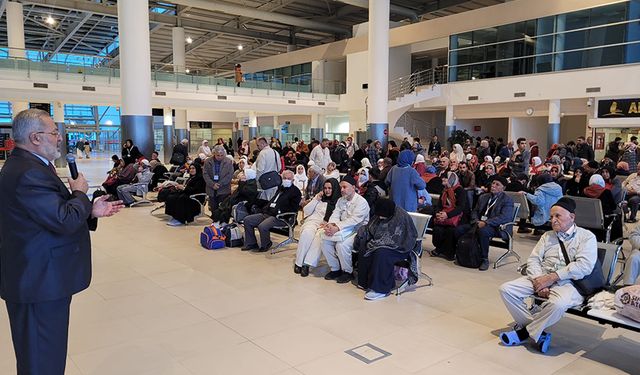 Adıyamanlı umreciler dualarla uğurlandı