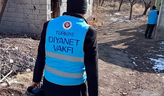 Ahlat'ta yetimler 'Kış Bayramı' ile ısınıyor