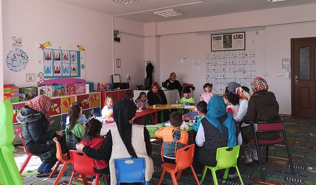 Isparta'da 4-6 yaş öğrenci velilerine eğitim semineri verildi