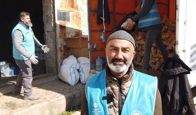 Akrabalarını ziyarete geldiği Hatay’da depreme yakalanan gurbetçi, bölgede gönüllü olarak çalışıyor