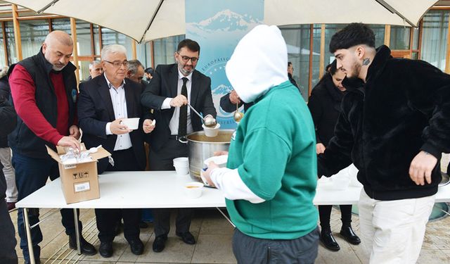 Gurbetteki Kayserililer mantı yaparak depremzedelere destek oldu