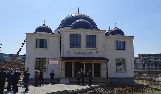 Batman Merkez Hiranur Camii dualarla açıldı