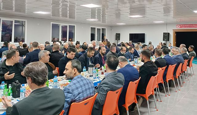 Efeler'de hayırseverler iftarda buluştu