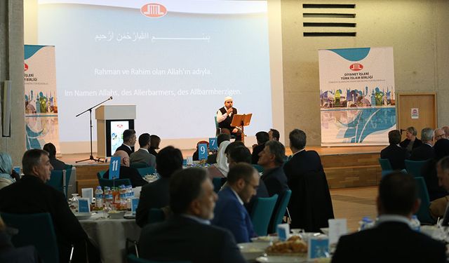 Köln'de Türkler ve Almanlar birlikte iftar yaptı