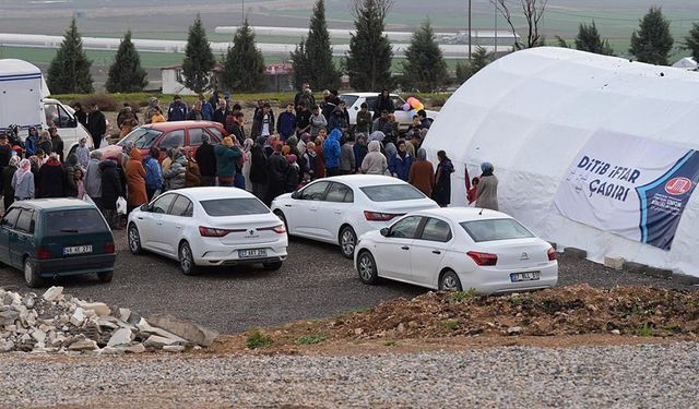 DİTİB, deprem bölgesinde 16 bin kişiye iftar ve sahur veriyor