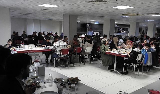 İzmir’de çocuklar iftarda buluştu