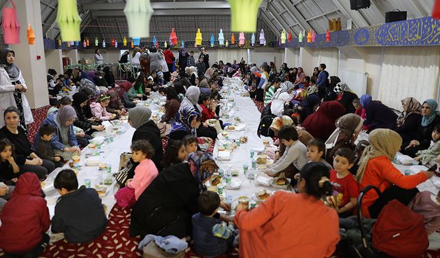 4-6 yaş Kur'an kursu öğrencileri ve aileleri iftarda buluştu