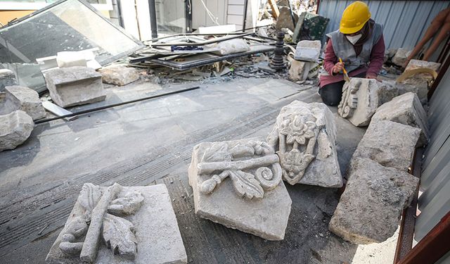 Antakya Ulu Camii'nin nitelikli eserleri kurtarılıyor