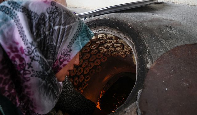 Yayladağı'nda Ramazan Bayramına özel "halaka" kurabiyesi hazırlanıyor