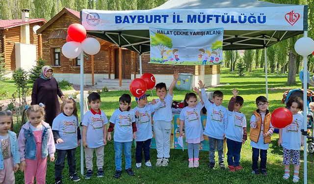 Bayburt'ta minikler için mezunlar buluşması düzenlendi