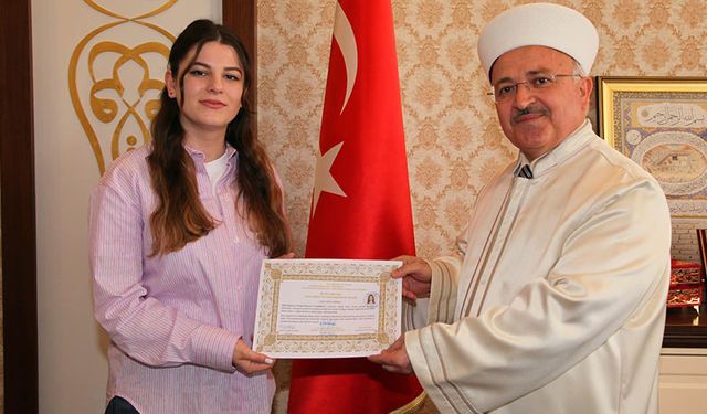 Romanya vatandaşı Elana, Bursa'da Müslüman oldu