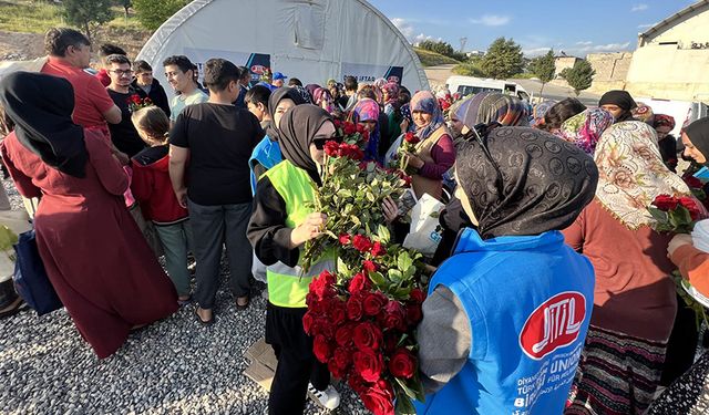 DİTİB depremzede anneleri unutmadı