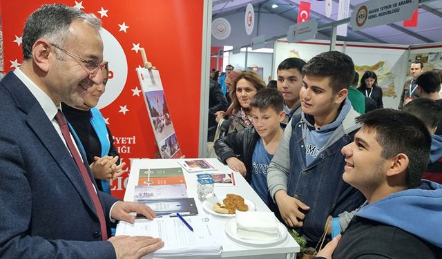 İzmir'de müftülük standına yoğun ilgi