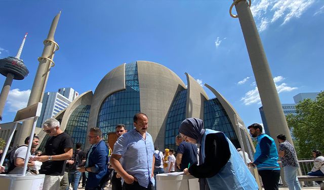 Almanya'da DİTİB'in kurban bağış stantlarına yoğun ilgi