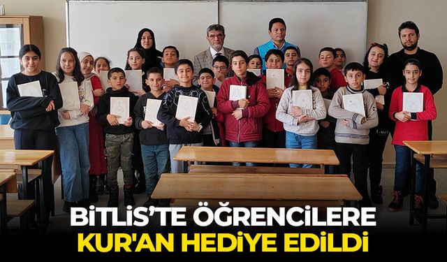 Bitlis’te öğrencilere Kur'an hediye edildi
