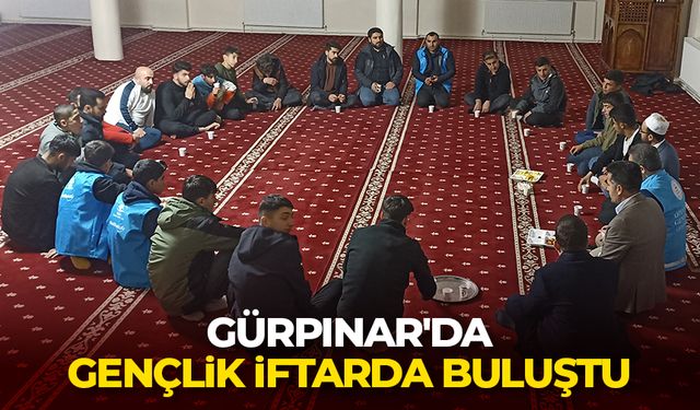 Gürpınar'da gençlik iftarda buluştu