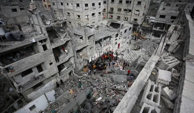 Katil İsrail güçlerinin Gazze'ye yönelik saldırılarında en az 22 Filistinli şehit oldu