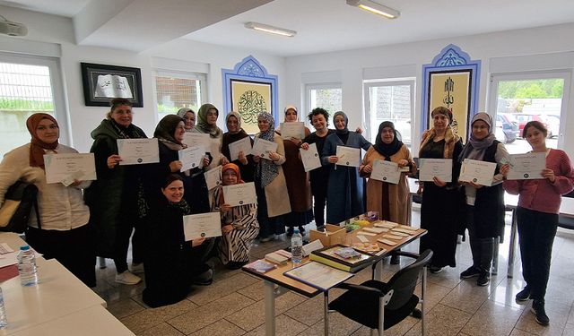 Wetter DİTİB Camii'nde kadınlar hat sanatını öğreniyor