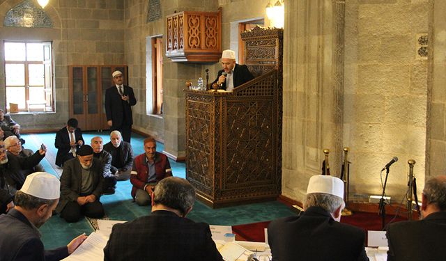 Erzurum'da din görevlileri Kur'an-ı Kerimi en güzel şekilde okumak için yarıştı