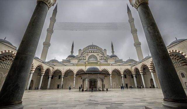 İstanbul'un sembollerinden Büyük Çamlıca Camisi Türkiye'nin en modern külliyesi niteliğinde