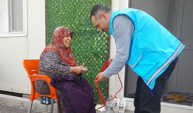 Din görevlilerinden depremzede annelere anlamlı ziyaret