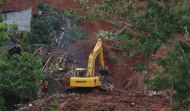 Papua Yeni Gine'deki heyelanda toprak altında kalanların sayısı 2 bini geçti