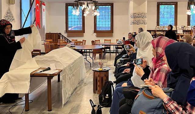 Tokyo Camii’nde uygulamalı cenaze eğitimi