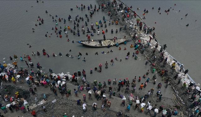 Bangladeş'teki seller nedeniyle en az 1800 kişi kirli su kaynaklı hastalıklara yakalandı