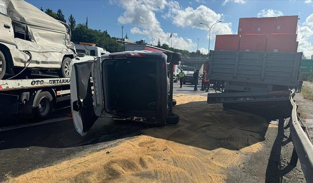 İstanbul'da TEM Otoyolu'nda 15 aracın karıştığı zincirleme kazada 5 kişi yaralandı