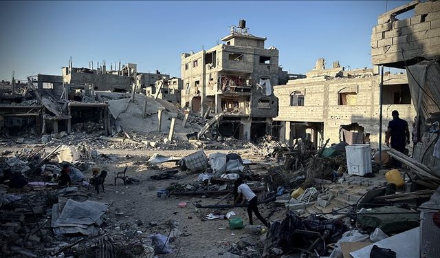 Katil İsrail'in Gazze'ye saldırılarında en az 15 Filistinli hayatını kaybetti