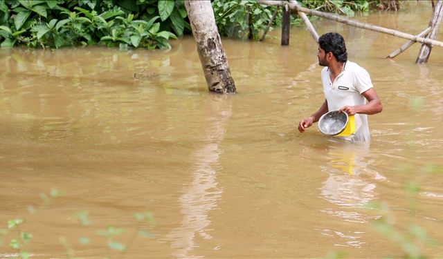 Sri Lanka'da şiddetli yağışlar sonucu meydana gelen sel ve heyelanda 10 kişi öldü