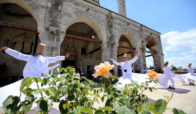 Edirneli semazenler Muradiye Camii avlusunda sema edecek