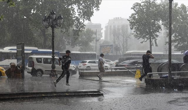 Ankara, İstanbul ve bazı iller için gök gürültülü sağanak uyarısı