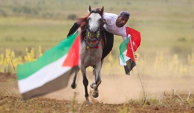 Atlı spor kulübü üyelerinden 2 bin 200 rakımlı yaylada Filistin'e destek