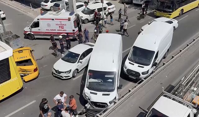 Avcılar'da İETT otobüsü ile 3 aracın karıştığı zincirleme kazada 1 kişi yaralandı