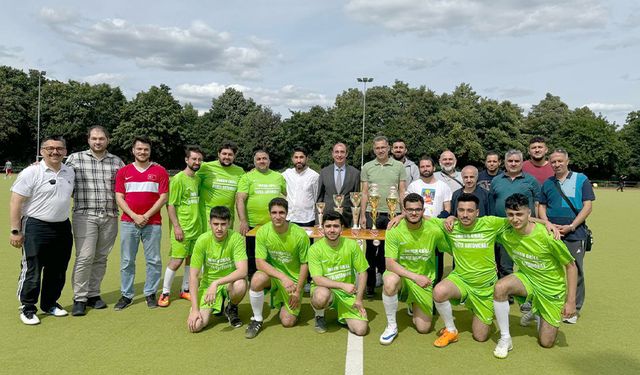 Berlin’de "Aile Şenliği ve Futbol Turnuvası" düzenlendi