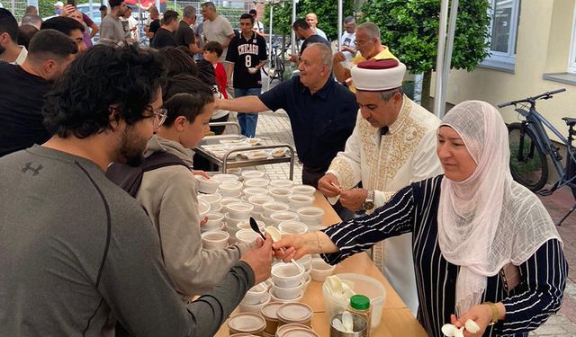 DİTİB camilerinde birlik ve beraberliğin sembolü aşure ikram edildi