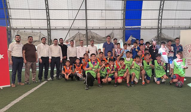 Erciş'te "Yaz Kur’an Kursları Arası Futbol Turnuvası" düzenlendi