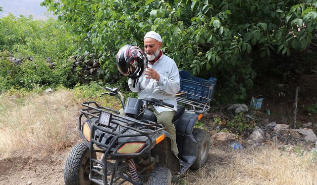 Erzincan'da 40 yıllık muhtar "Şükrü dede" köyün işlerine ATV'siyle yetişiyor