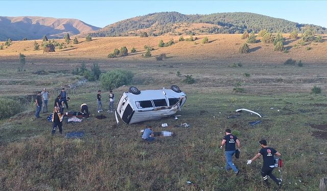 Erzincan'da minibüs devrildi, 1 kişi öldü, 6 kişi yaralandı