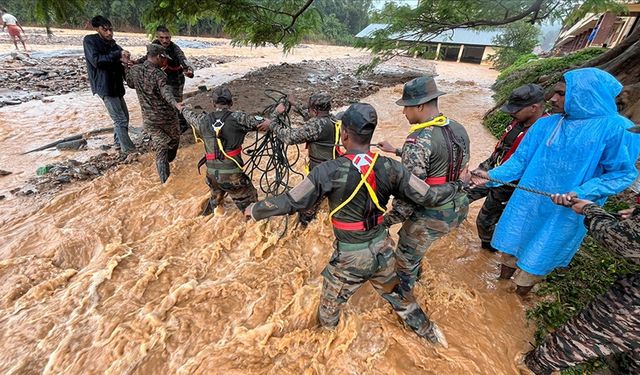 Hindistan'ın güneyinde meydana gelen toprak kaymalarında ölü sayısı 148'e çıktı